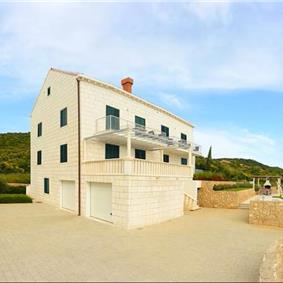 9 Bedroom Villa with Pool and Sea Views in Cavtat, sleeps 18